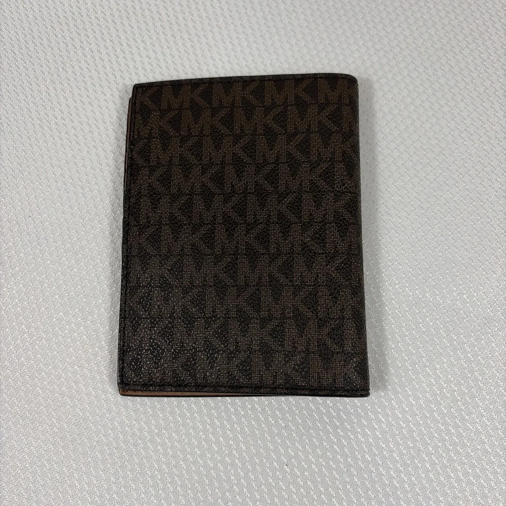 New Michael Kors Jet Set Travel Passport Holder Wallet - Brown, MSRP $78. NWOT